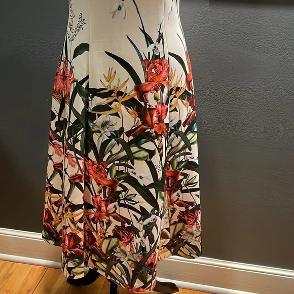 T Tahari fit and flare princess seam scuba fabric sleeveless floral print midi - Picture 2 of 9